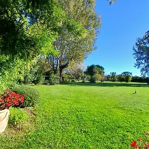 https://domaine-du-lac-de-la-valee.fr-provencehotel.com